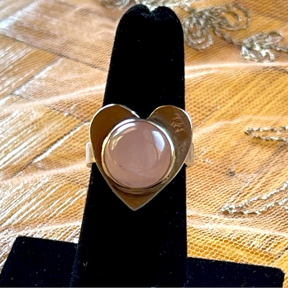 Rose quartz and sterling heart ring - Picture 2 of 9